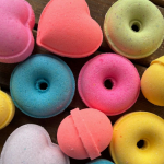 Бомбочки, мыло, твердая пена для ванны