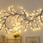 ▲Большой выбор гирлянд, уличные и для дома. Новогодний ассортимент